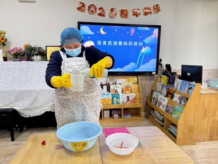健康护航 规范消毒——博山区实验幼儿园颜山园开展卫生消毒知识培训活动(图2)